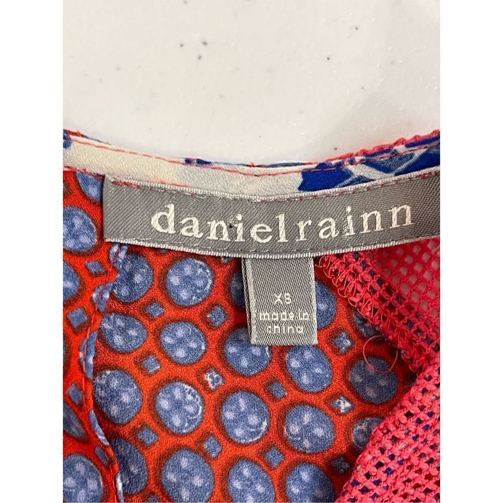 Daniel Rainn women’s XS blue red sleeveless blouse mesh buttons down back - Picture 6 of 6